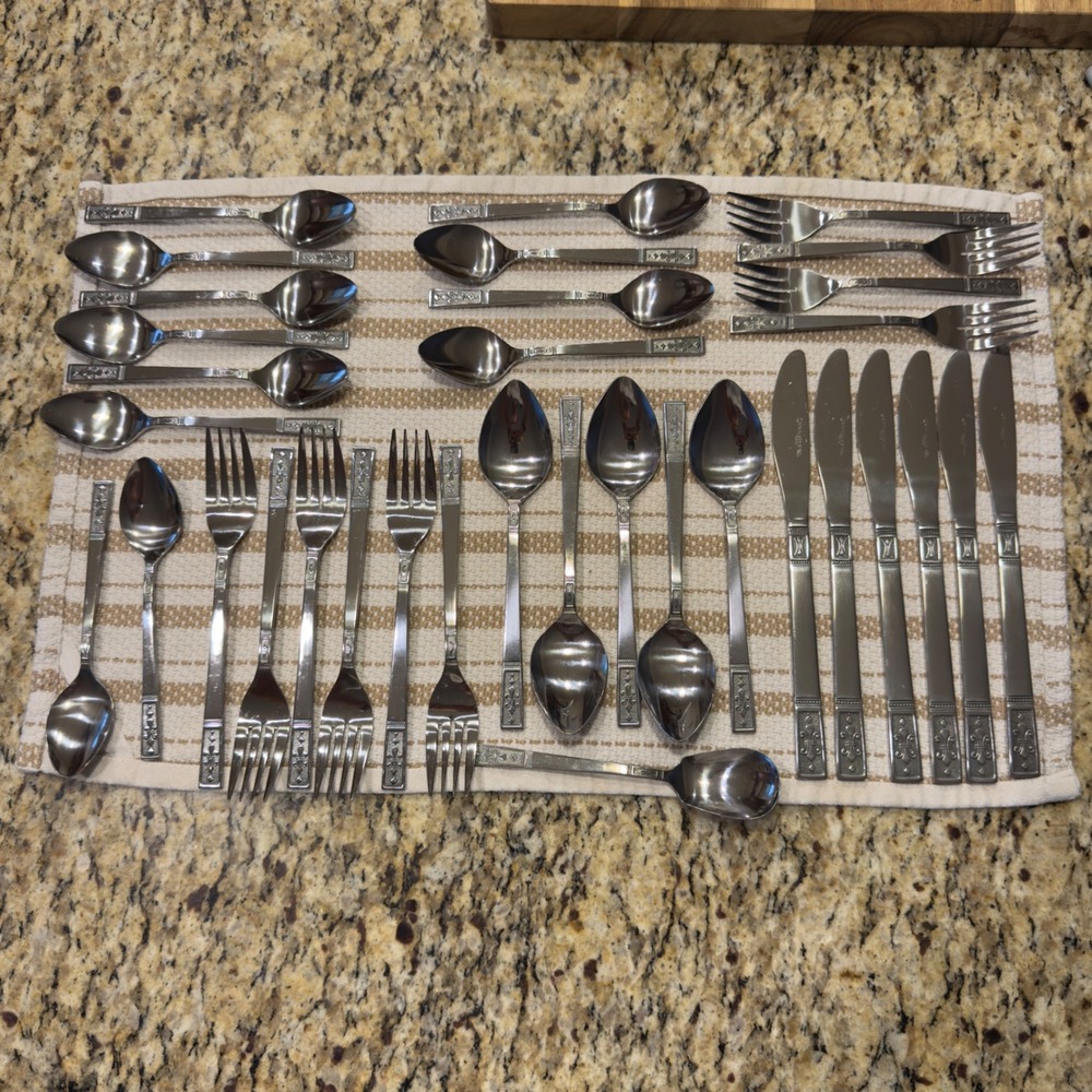 Interpur Cortina Stainless Steel Flatware Set 34pc Japan Fleur De Lis Vintage
